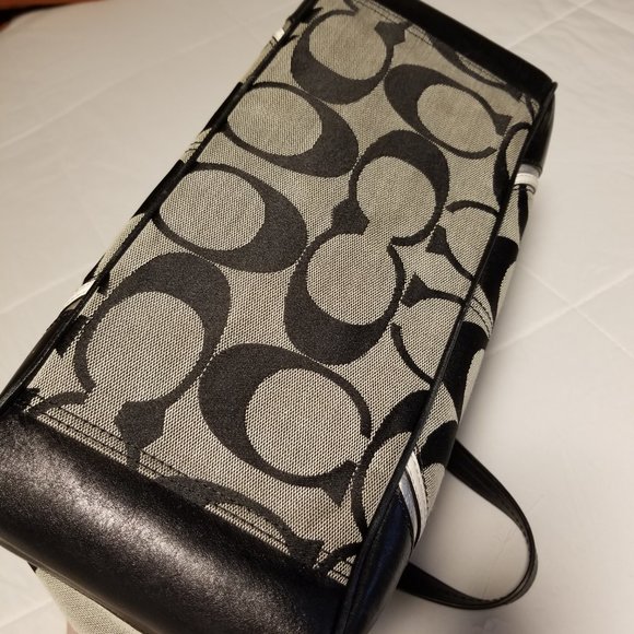 Coach Signature Purse Bag in Black with blue lining, authentic coach purse - Picture 4 of 8